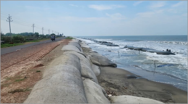 ফের ভাঙনের ঝুঁকিতে মেরিন ড্রাইভ সড়ক
